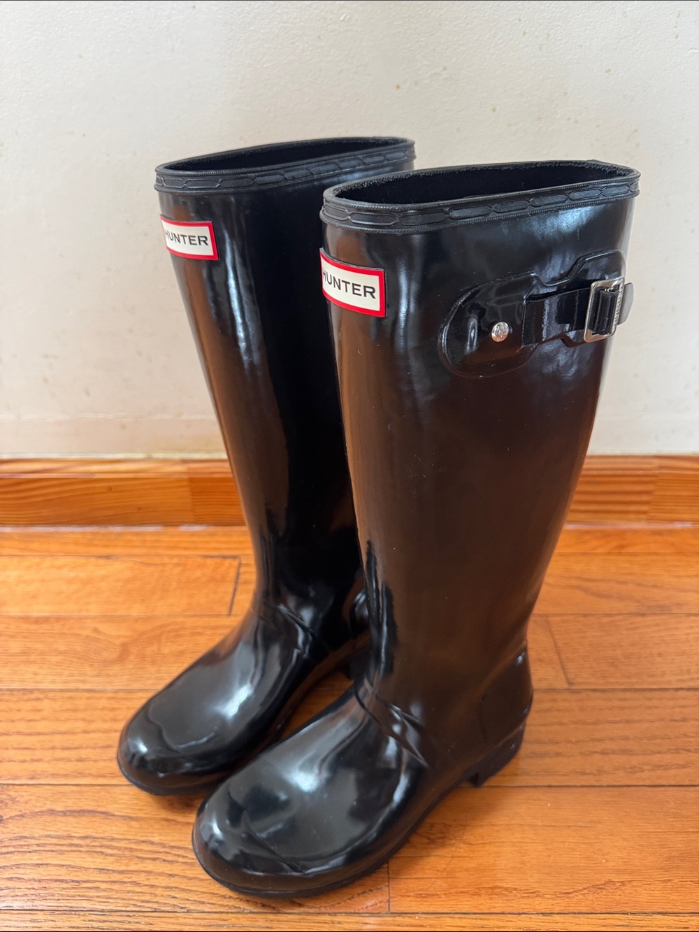 Hunter Women's Tall Gloss Rain Boots in Black with Side Buckle